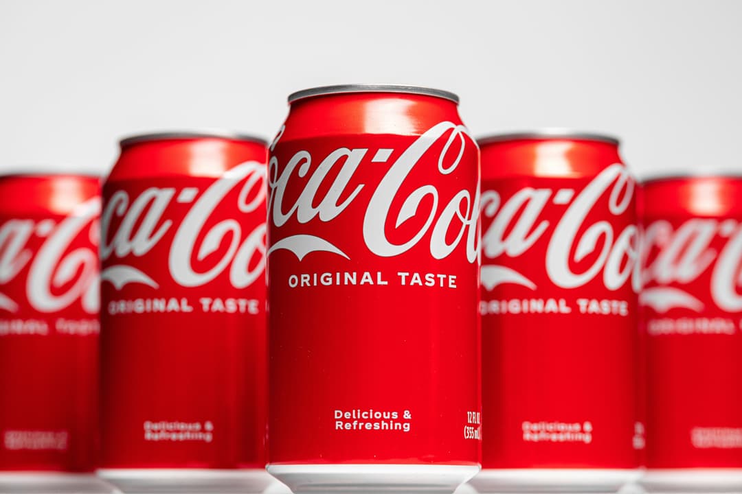 Las ganancias de Coca-Cola superaron las expectativas. La acción se acerca a máximos de 2025